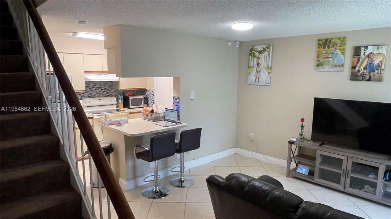 17505 NW 67th Pl, Unit I-11, Hialeah, FL 33015 Photo