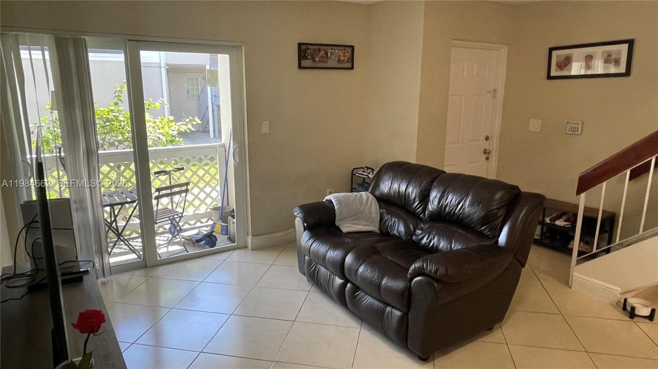 17505 NW 67th Pl, Unit I-11, Hialeah, FL 33015 Photo