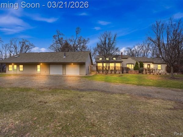 12913 9 Mile Road, Green Oak Twp, MI 48178