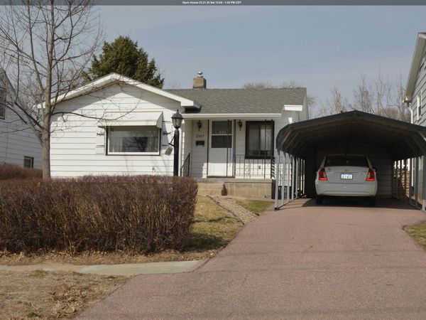 2307 W 14th St, Sioux City, IA 51103