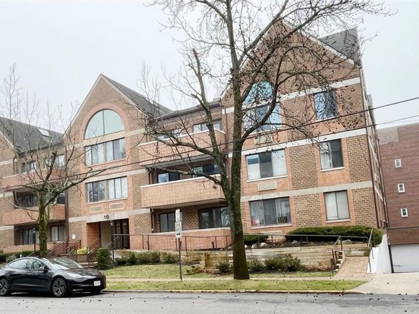 10 Canterbury Road , Unit 1B, Great Neck, NY 11021