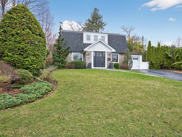 65 Circle Drive , Roslyn Heights, NY 11577