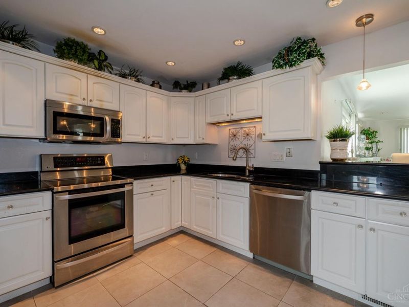 1033 Burchcliff Circle, West Carrollton, OH 45449 Photo 8