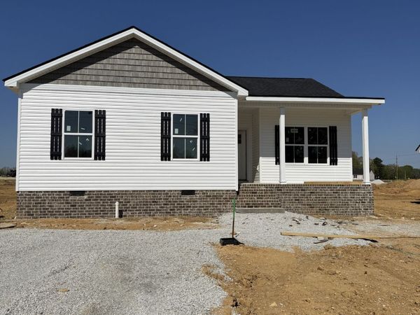 945 Wilkie St N, Mc Ewen, TN 37101