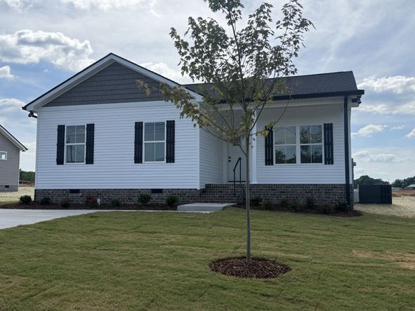 945 Wilkie St N, Mc Ewen, TN 37101