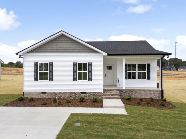 945 Wilkie St N, Mc Ewen, TN 37101