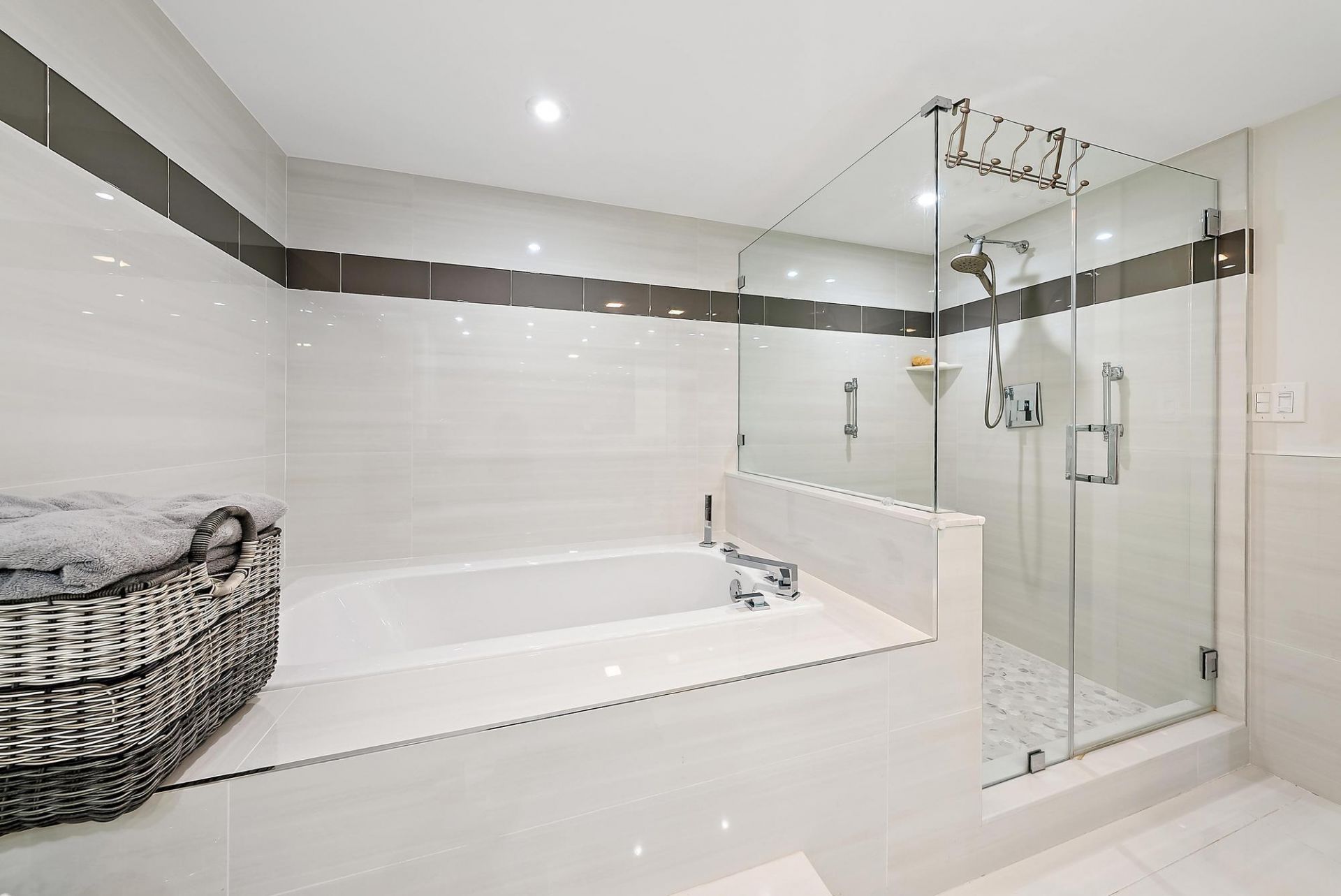 5070 N Ocean Drive, Riviera Beach, FL 33404 Photo