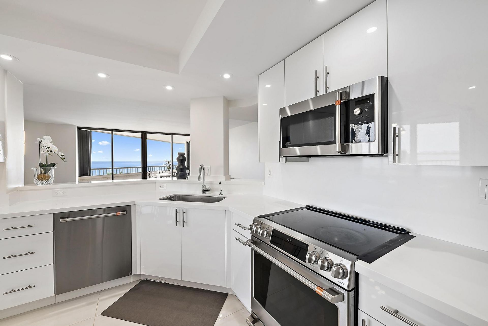 5070 N Ocean Drive, Riviera Beach, FL 33404 Photo