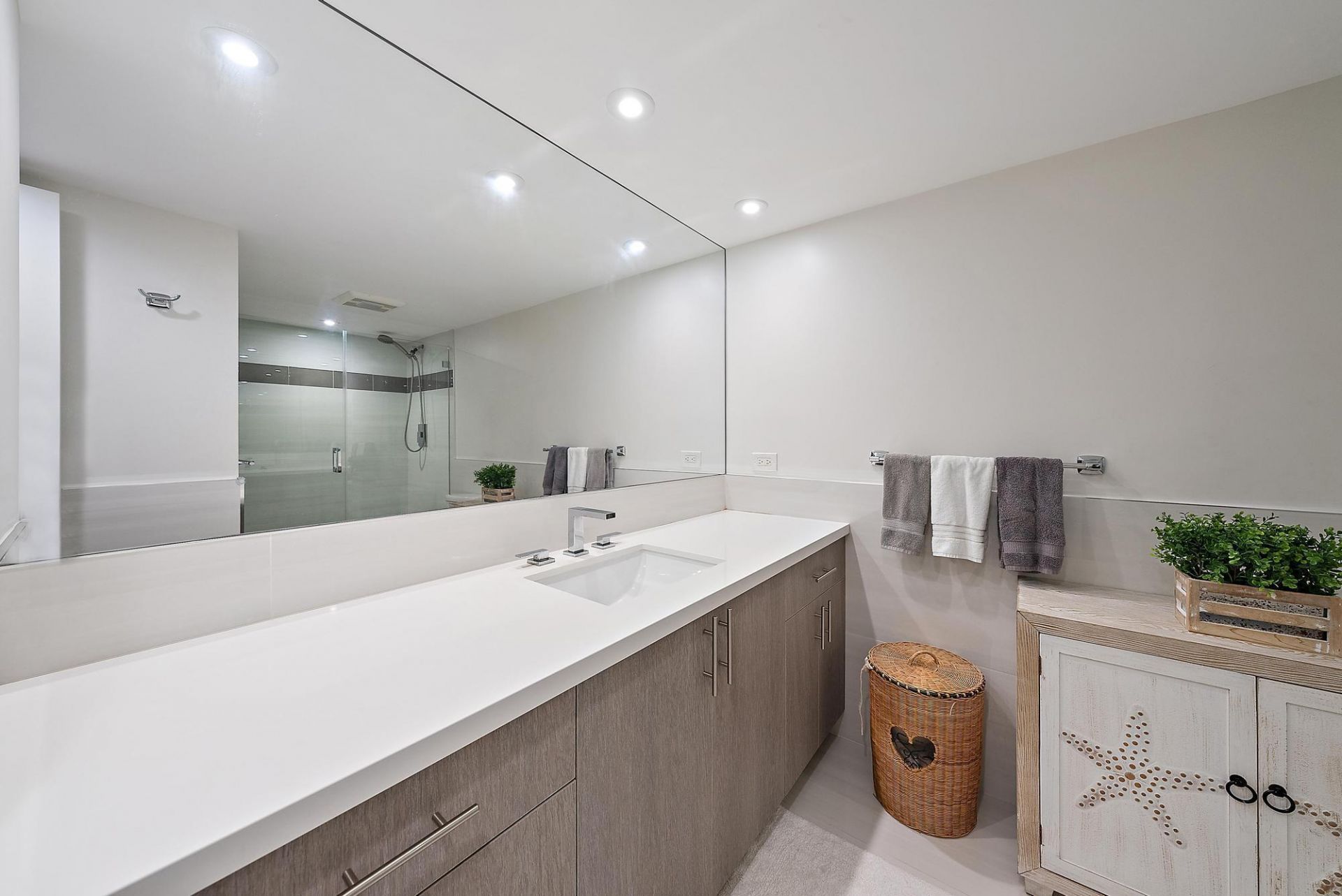 5070 N Ocean Drive, Riviera Beach, FL 33404 Photo