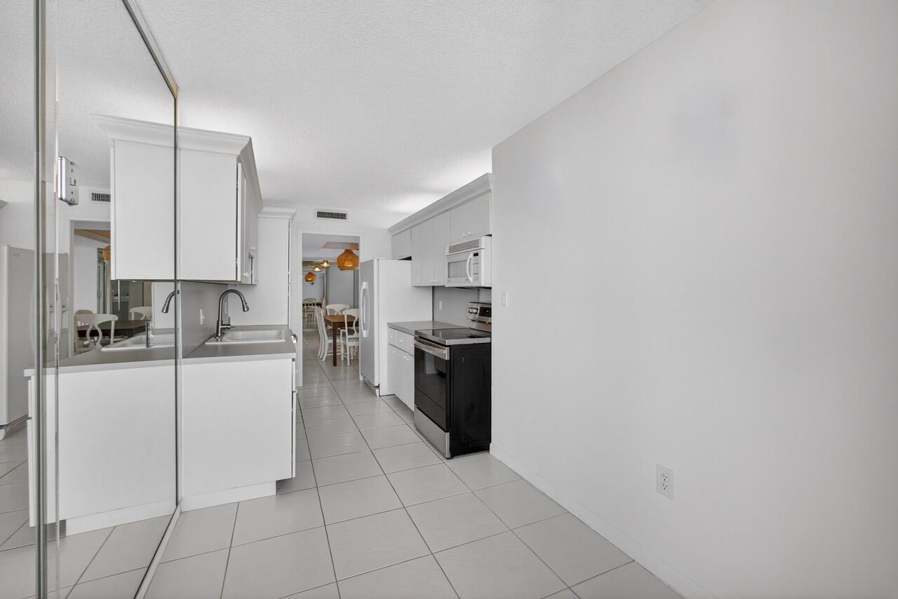 4200 N Ocean Drive, Unit 2-804, Singer Island, FL 33404 Photo