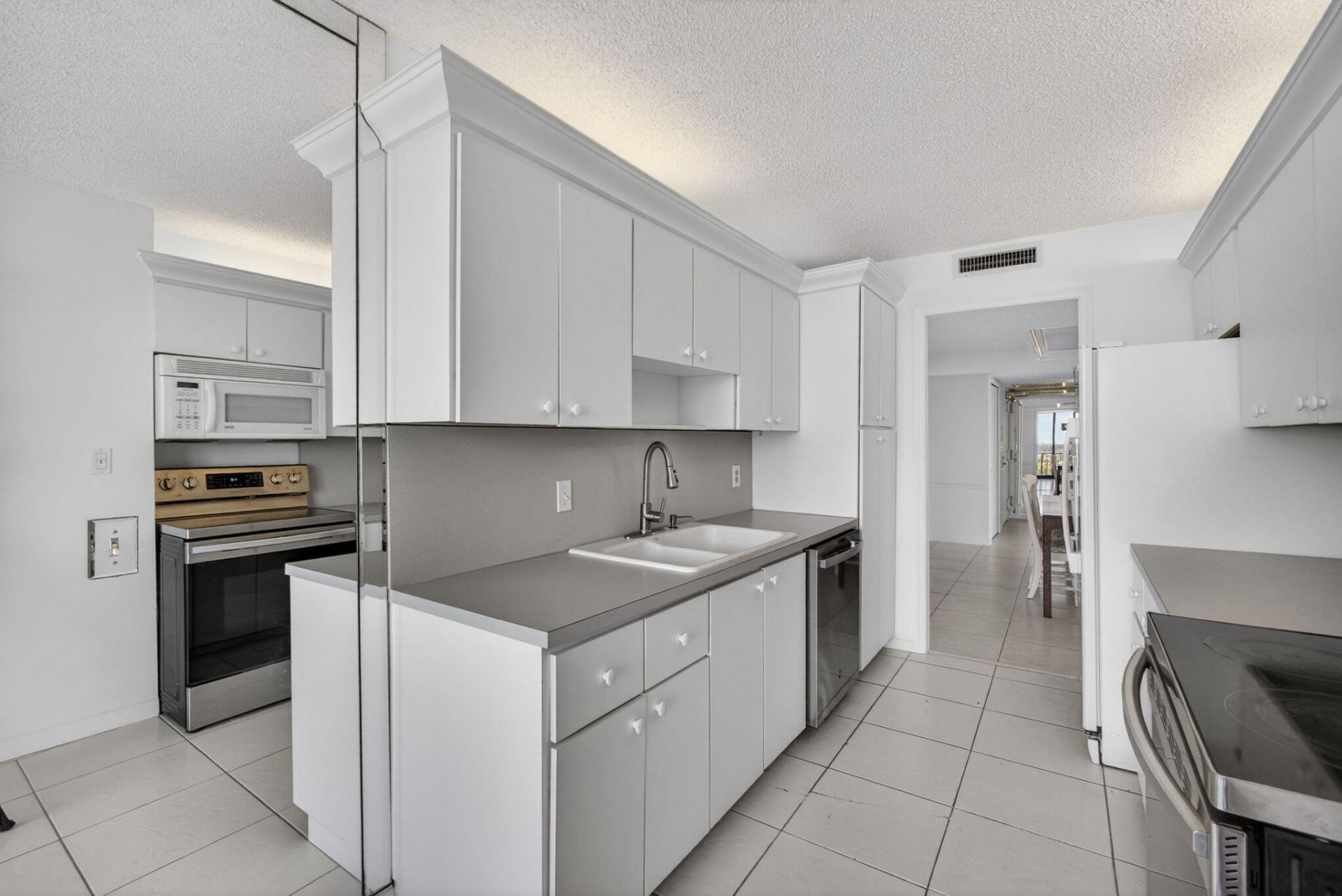 4200 N Ocean Drive, Unit 2-804, Singer Island, FL 33404 Photo