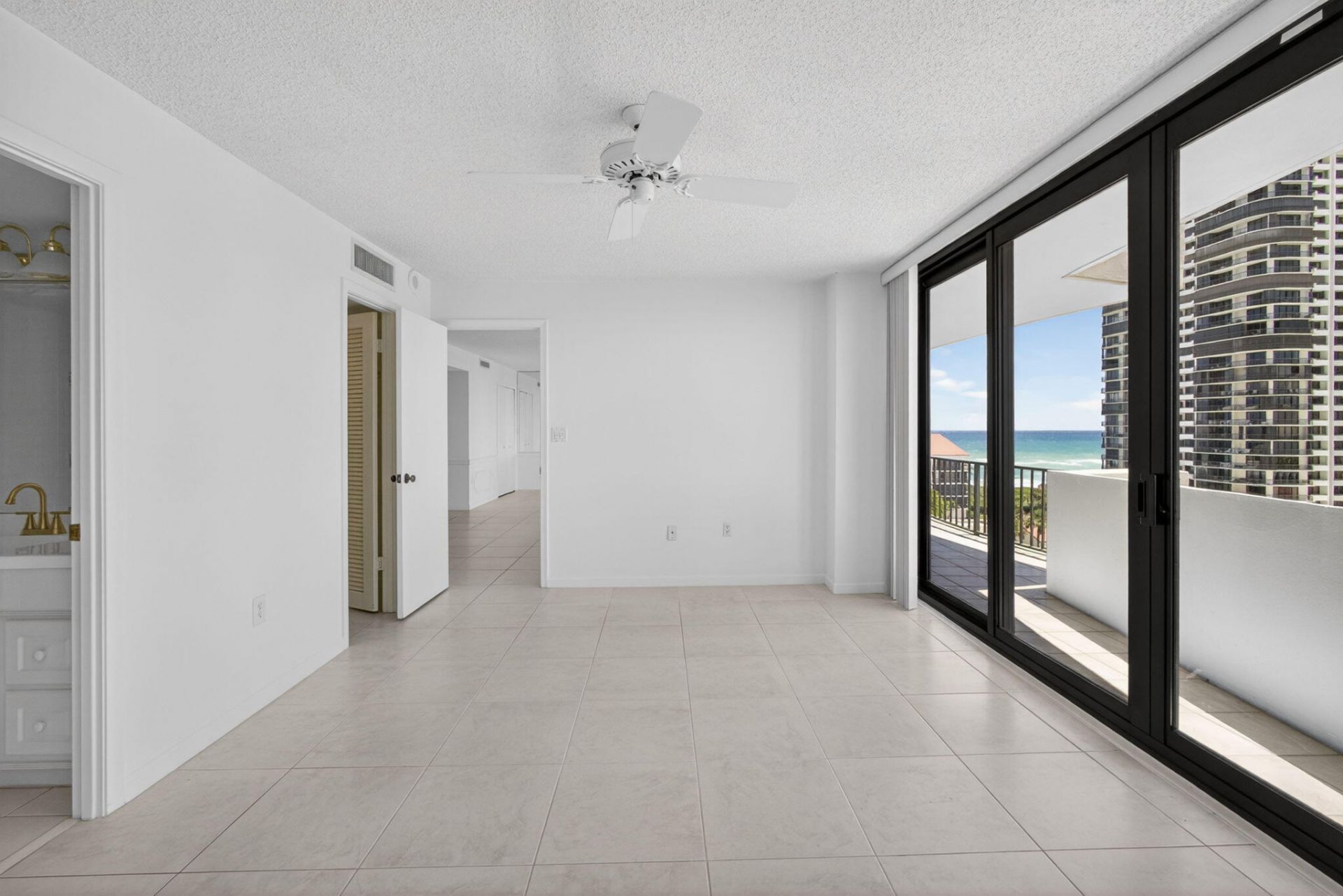 4200 N Ocean Drive, Unit 2-804, Singer Island, FL 33404 Photo