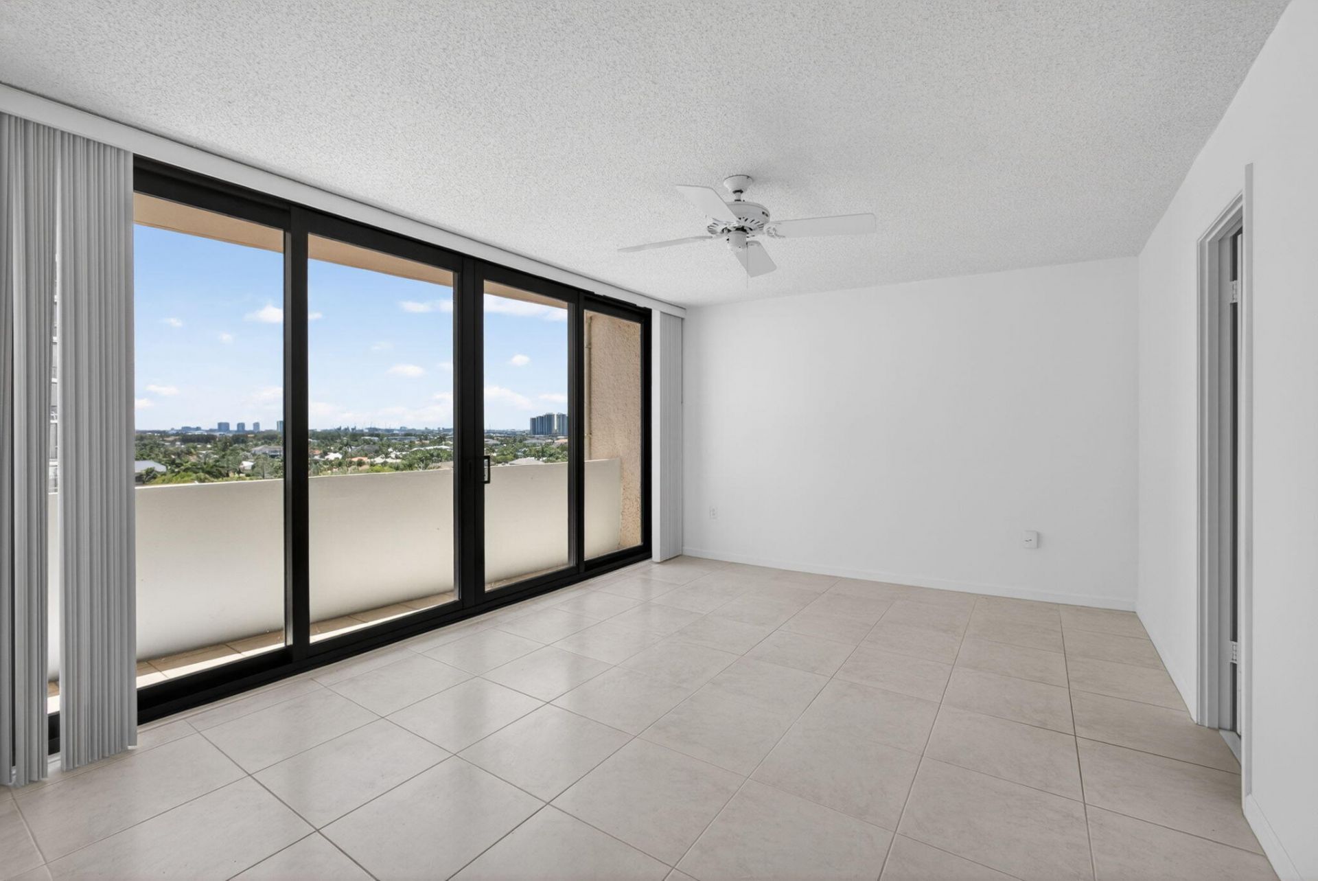 4200 N Ocean Drive, Unit 2-804, Singer Island, FL 33404 Photo
