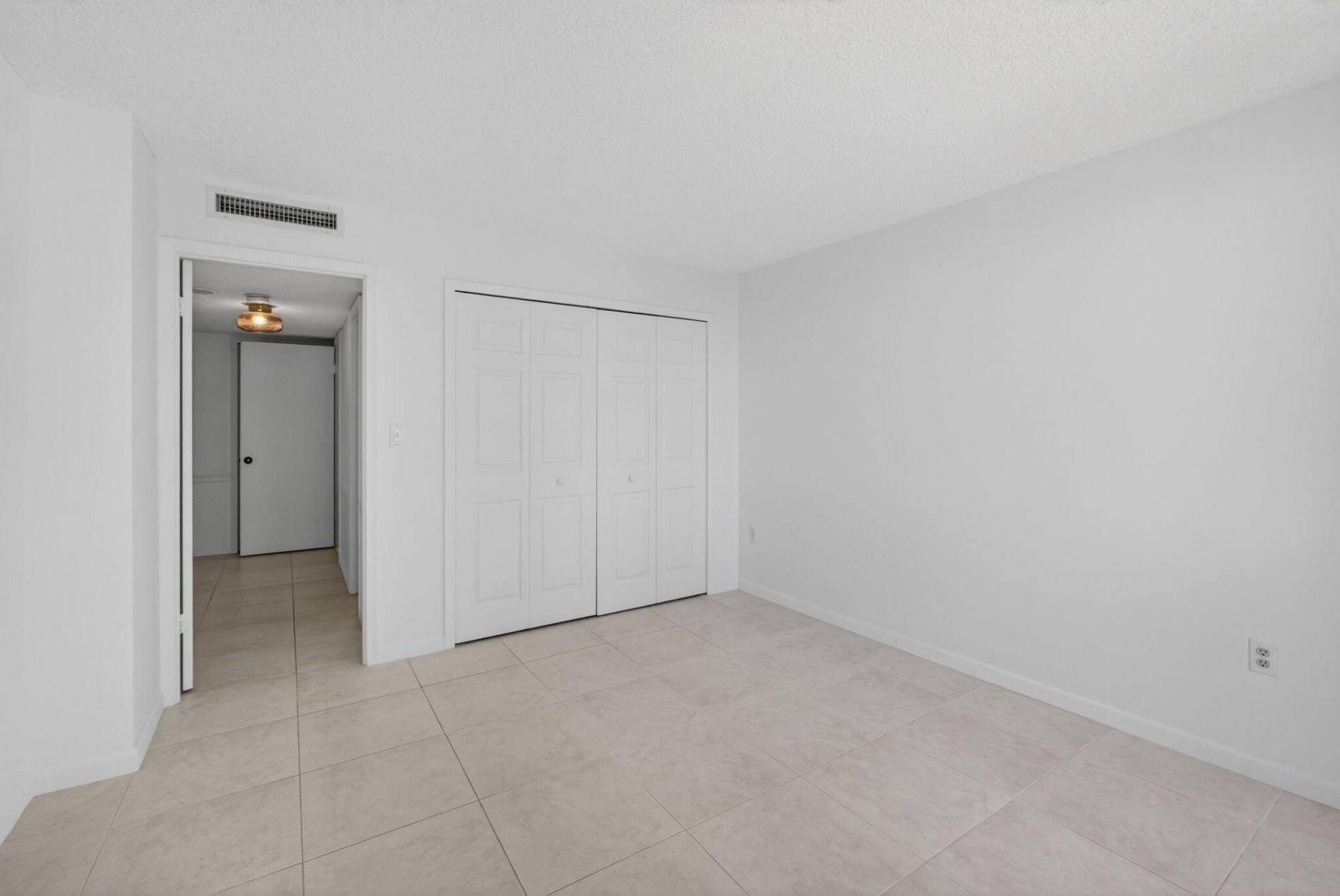 4200 N Ocean Drive, Unit 2-804, Singer Island, FL 33404 Photo