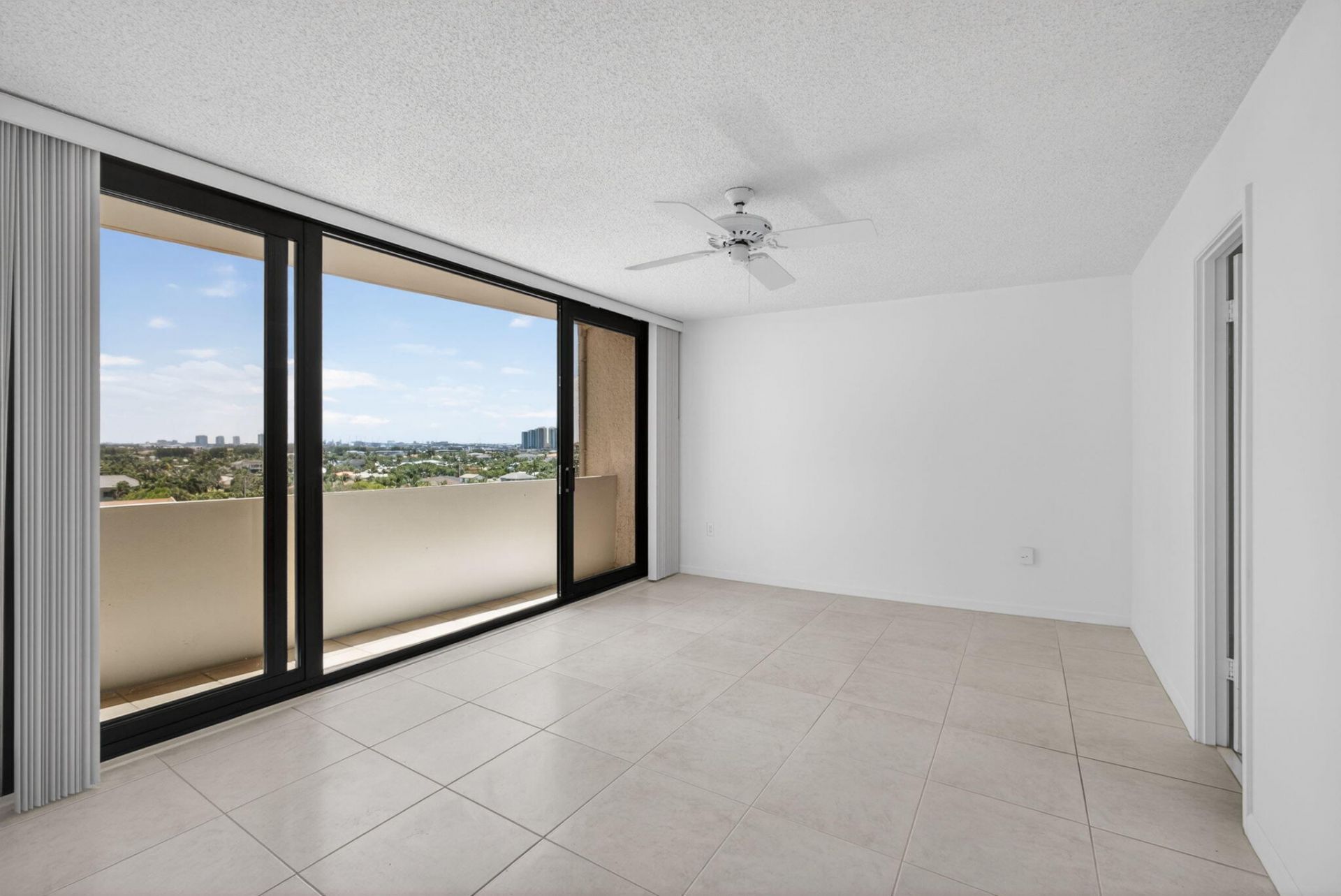 4200 N Ocean Drive, Unit 2-804, Singer Island, FL 33404 Photo