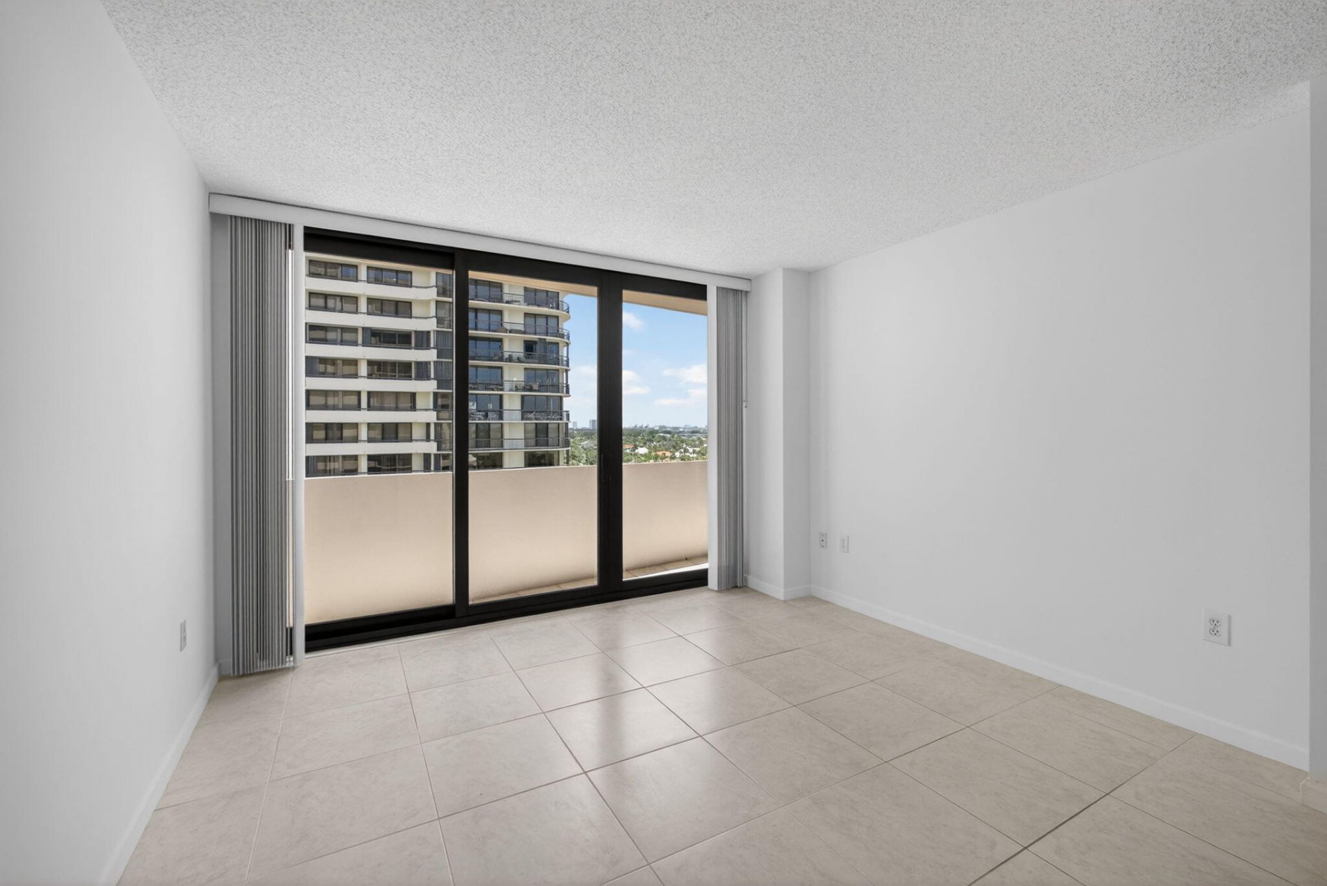 4200 N Ocean Drive, Unit 2-804, Singer Island, FL 33404 Photo
