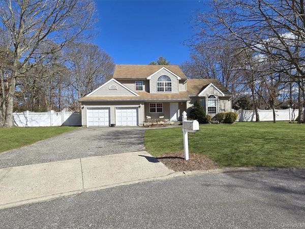 23 Shamrock Lane , Centereach, NY 11720