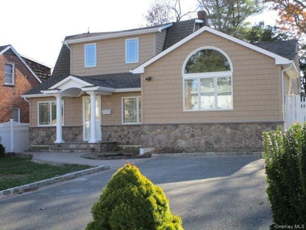 15 Walters Avenue , Syosset, NY 11791
