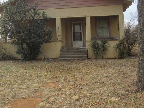 901 SE 4th , Knox City, TX 79529