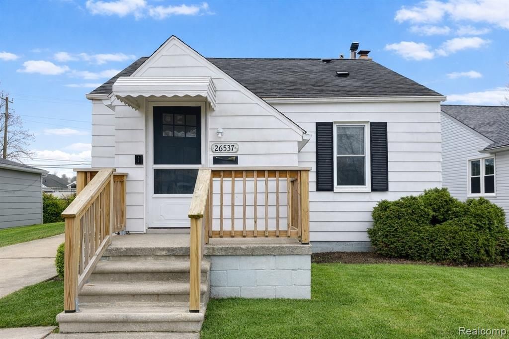 26537 Brettonwoods Street, Madison Heights, MI 48071 Main Photo