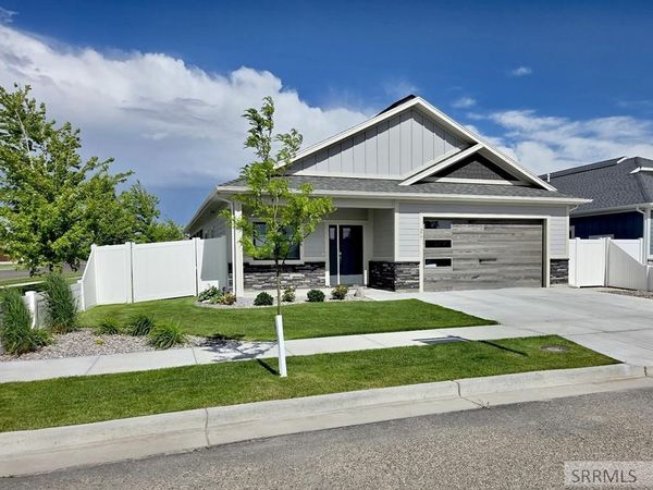 377 Glade Loop, IDAHO FALLS, ID 83404