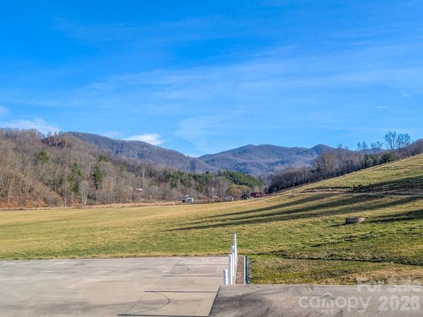 124 Shootout Lane, Burnsville, NC 28714