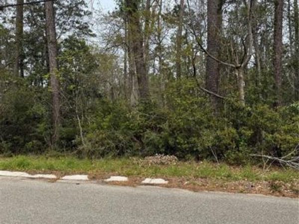 ERINDALE Drive , Lacombe, LA 70445