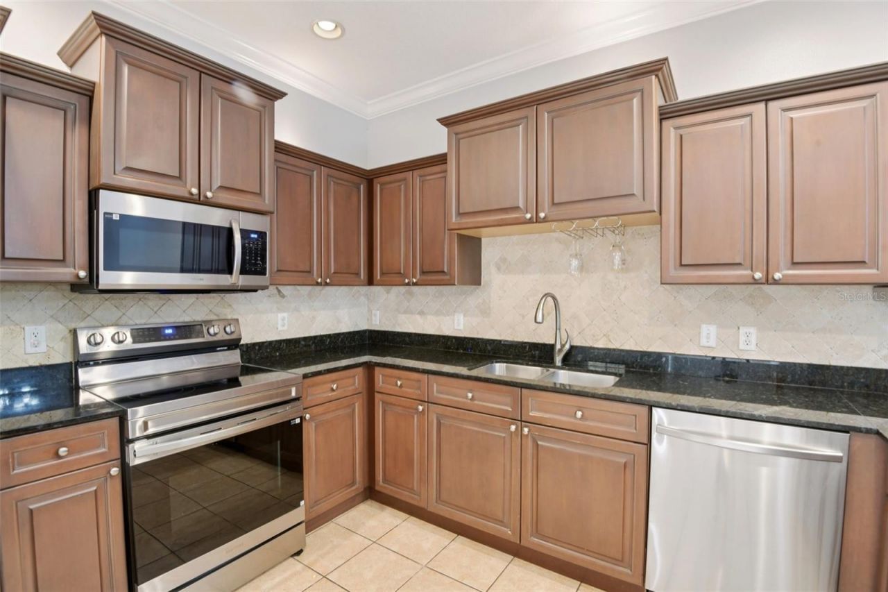 300 Valencia Circle , Saint Petersburg, FL 33716 Photo