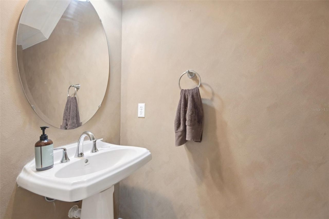 300 Valencia Circle , Saint Petersburg, FL 33716 Photo