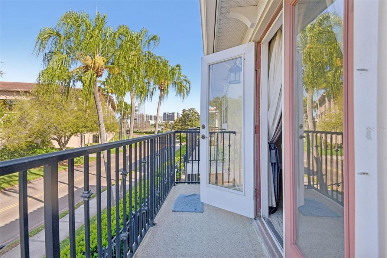 300 Valencia Circle , Saint Petersburg, FL 33716 Photo