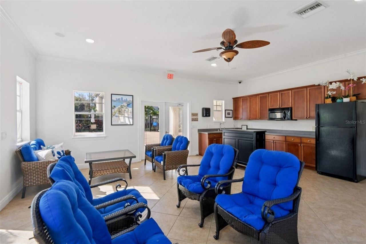 300 Valencia Circle , Saint Petersburg, FL 33716 Photo