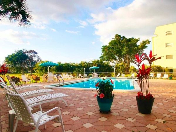 1035 Country Club Dr, Unit 104, Margate, FL 33063