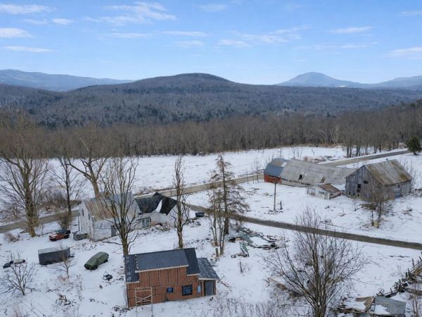 12 Baraw Road, Lowell, VT 05847