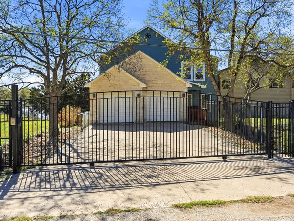 956 Lakebreeze Dr, Canyon Lake, TX 78133