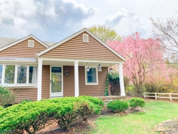 22 Flanders Rd, Mount Olive, NJ 07828