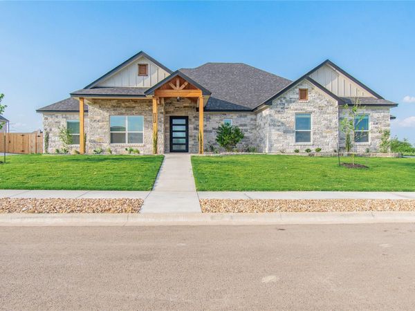 1713 Kellan DR, Salado, TX 76571