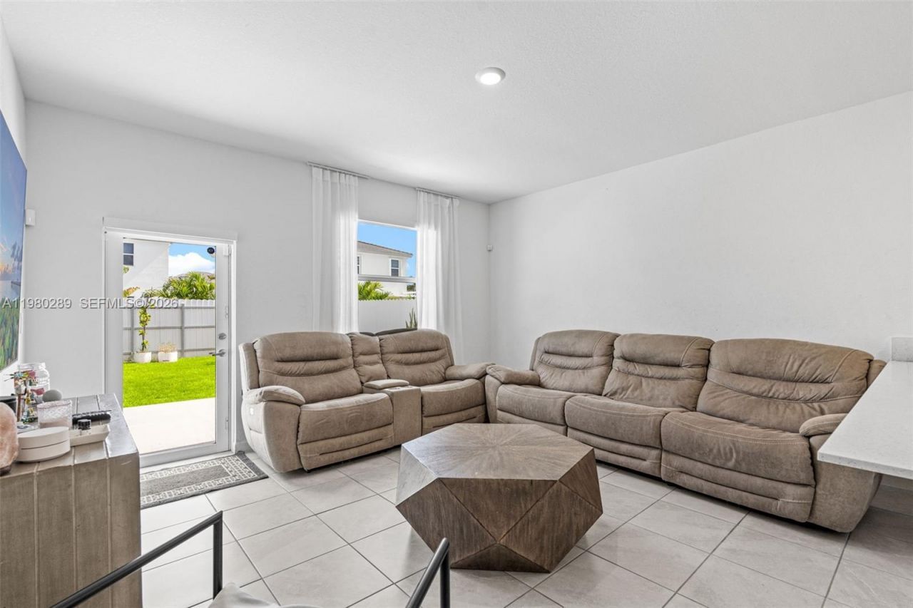 12731 SW 213th St , Miami, FL 33177 Photo