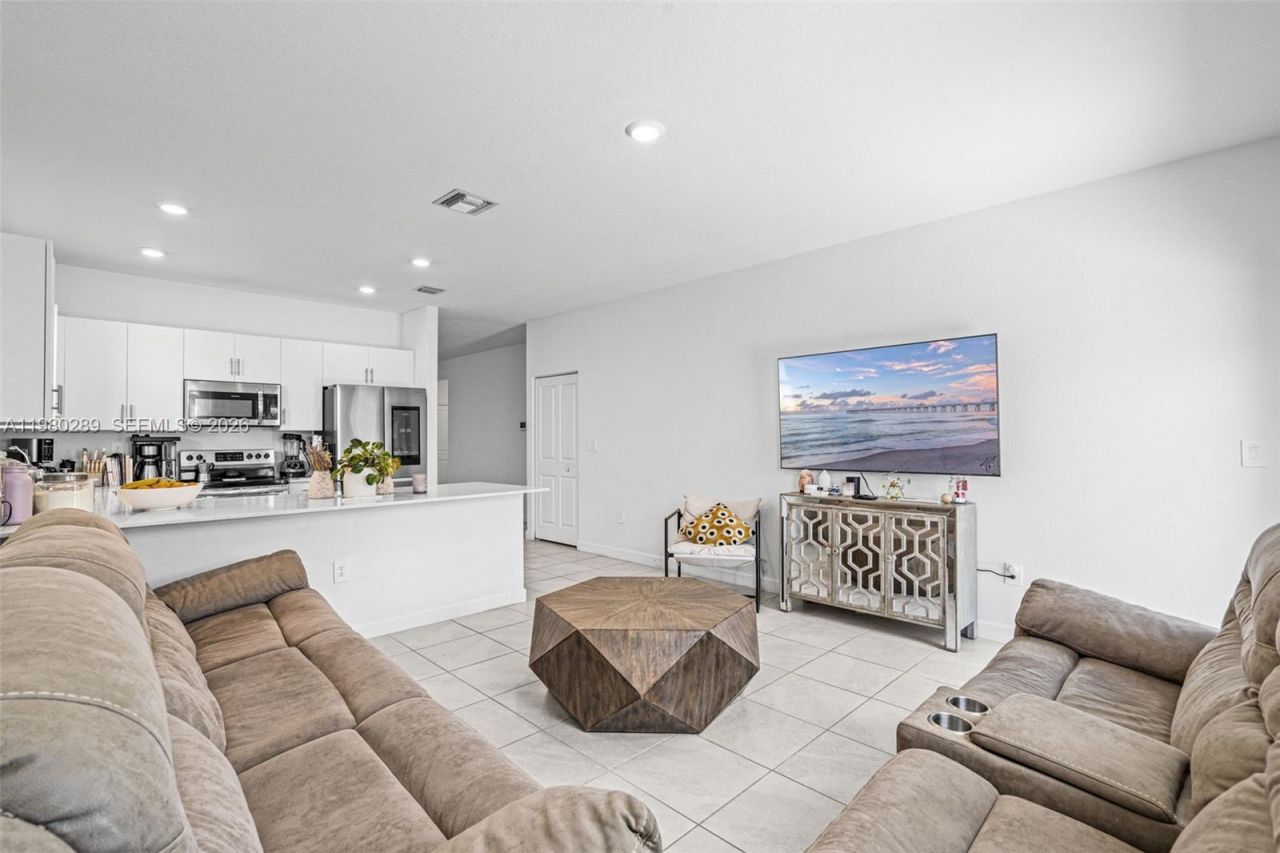 12731 SW 213th St , Miami, FL 33177 Photo