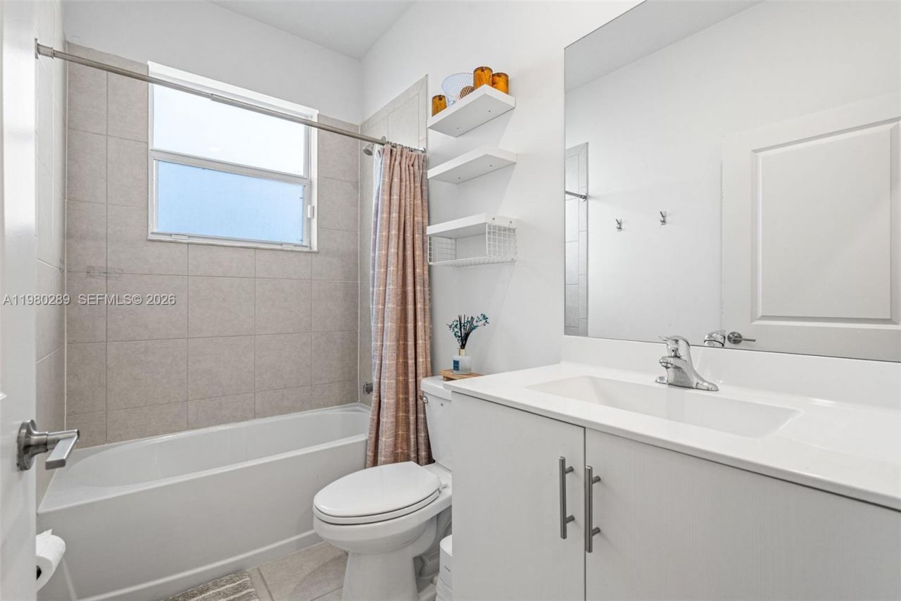 12731 SW 213th St , Miami, FL 33177 Photo