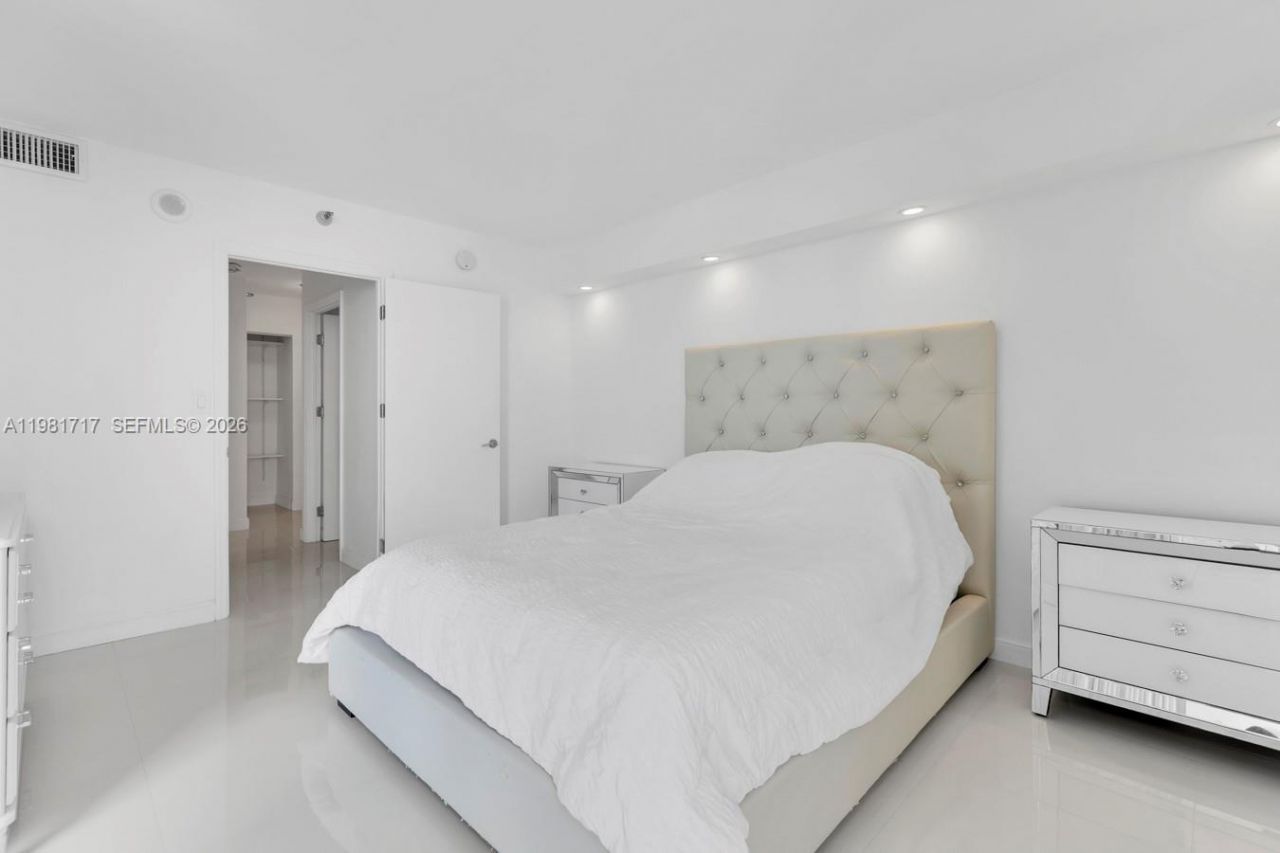 20515 E Country Club Dr, Unit 2242, Aventura, FL 33180 Photo