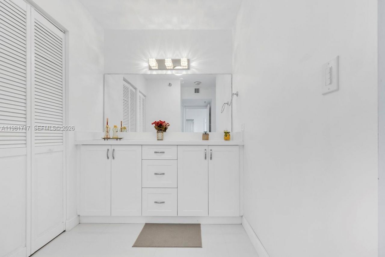 20515 E Country Club Dr, Unit 2242, Aventura, FL 33180 Photo