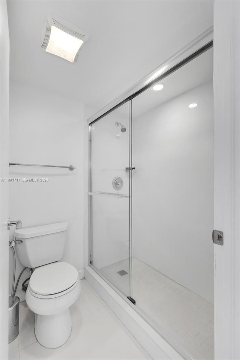 20515 E Country Club Dr, Unit 2242, Aventura, FL 33180 Photo