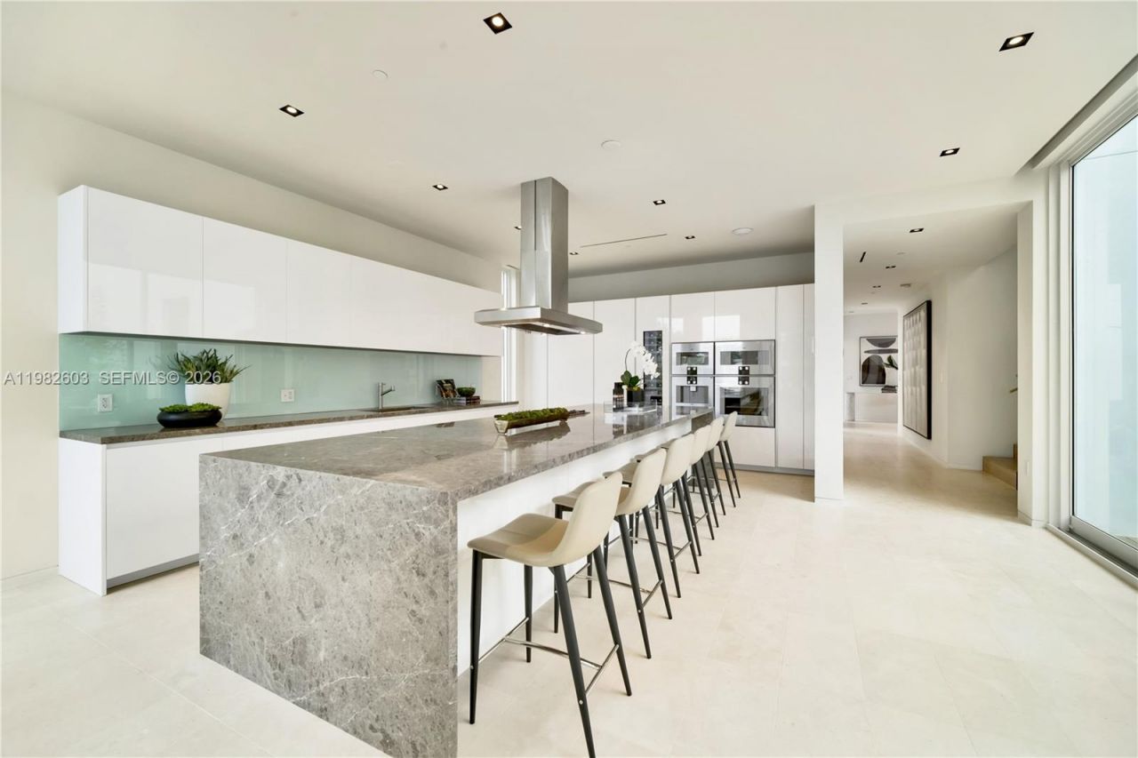 1011 W 48th St, Unit 8, Miami Beach, FL 33140 Photo