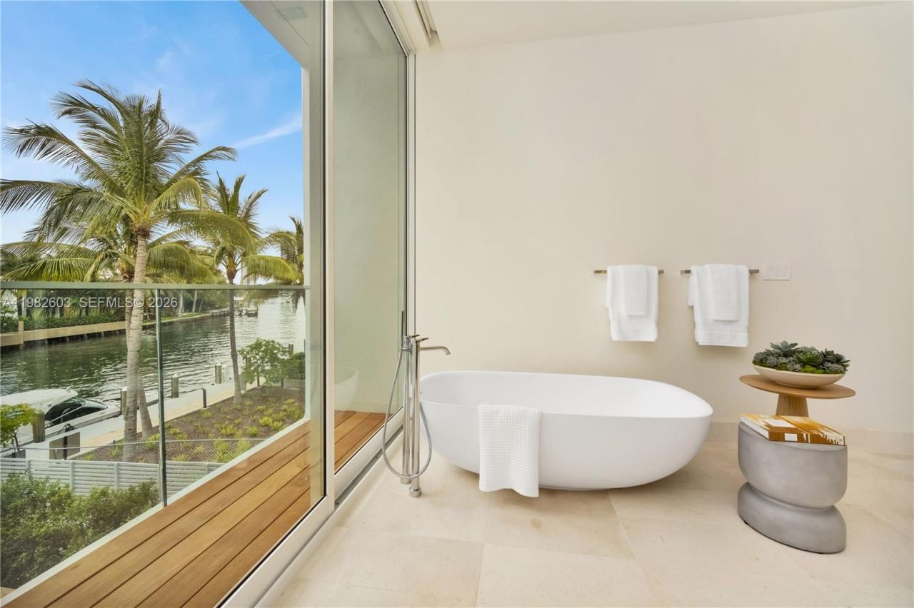 1011 W 48th St, Unit 8, Miami Beach, FL 33140 Photo