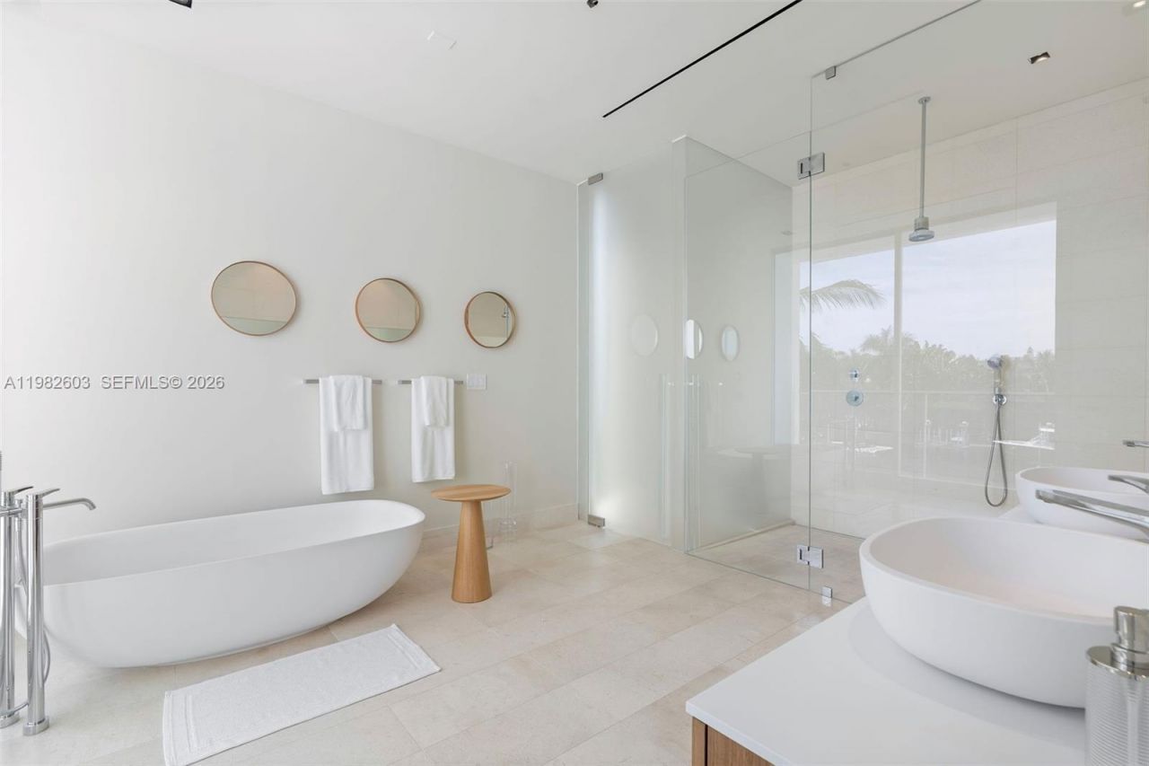 1011 W 48th St, Unit 8, Miami Beach, FL 33140 Photo