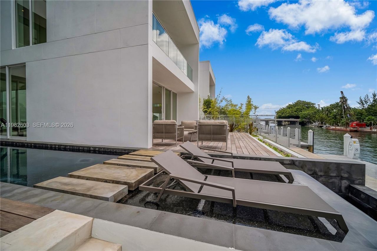 1011 W 48th St, Unit 8, Miami Beach, FL 33140 Photo