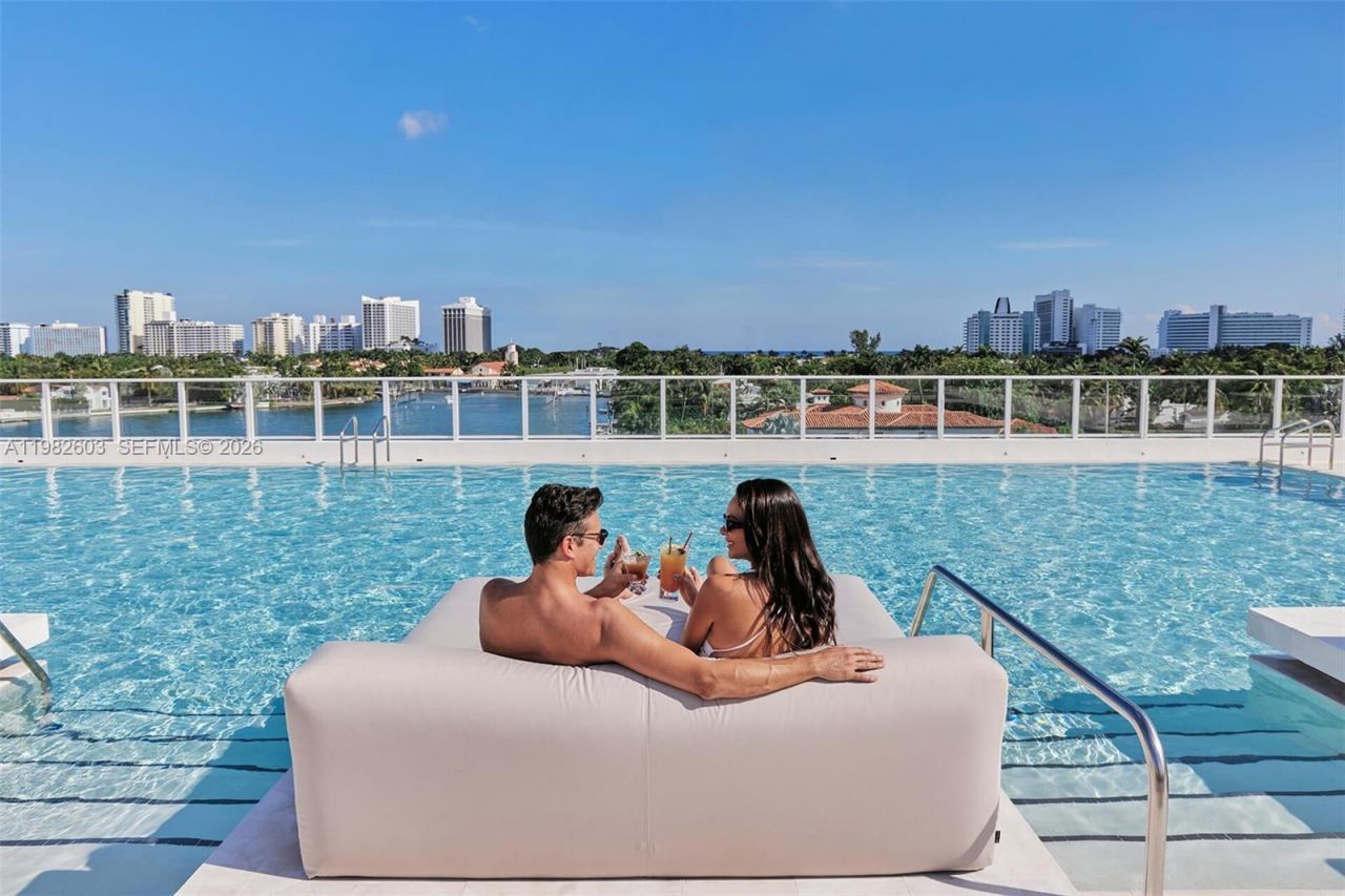 1011 W 48th St, Unit 8, Miami Beach, FL 33140 Photo