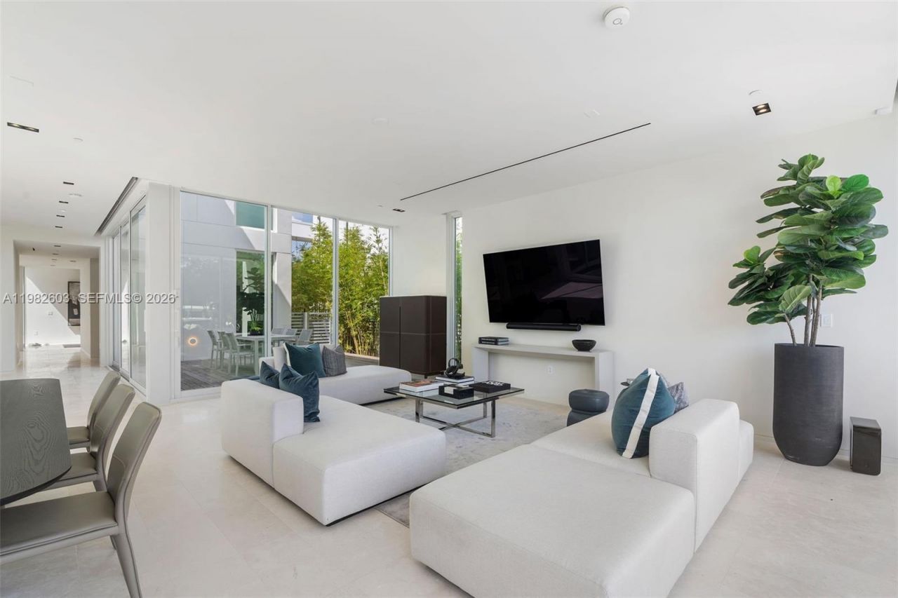 1011 W 48th St, Unit 8, Miami Beach, FL 33140 Photo