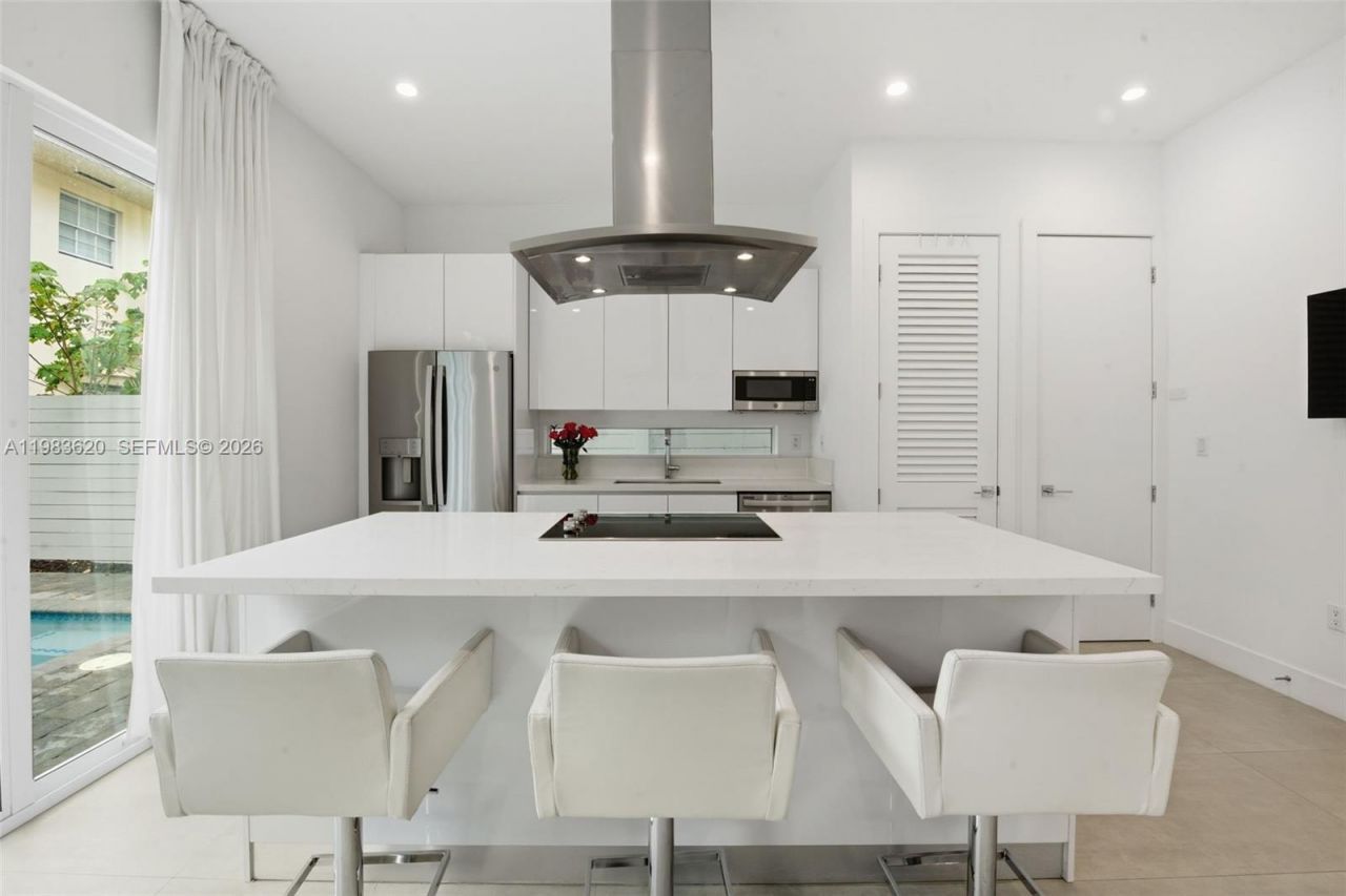 3525 Day Ave, Miami, FL 33133 Photo