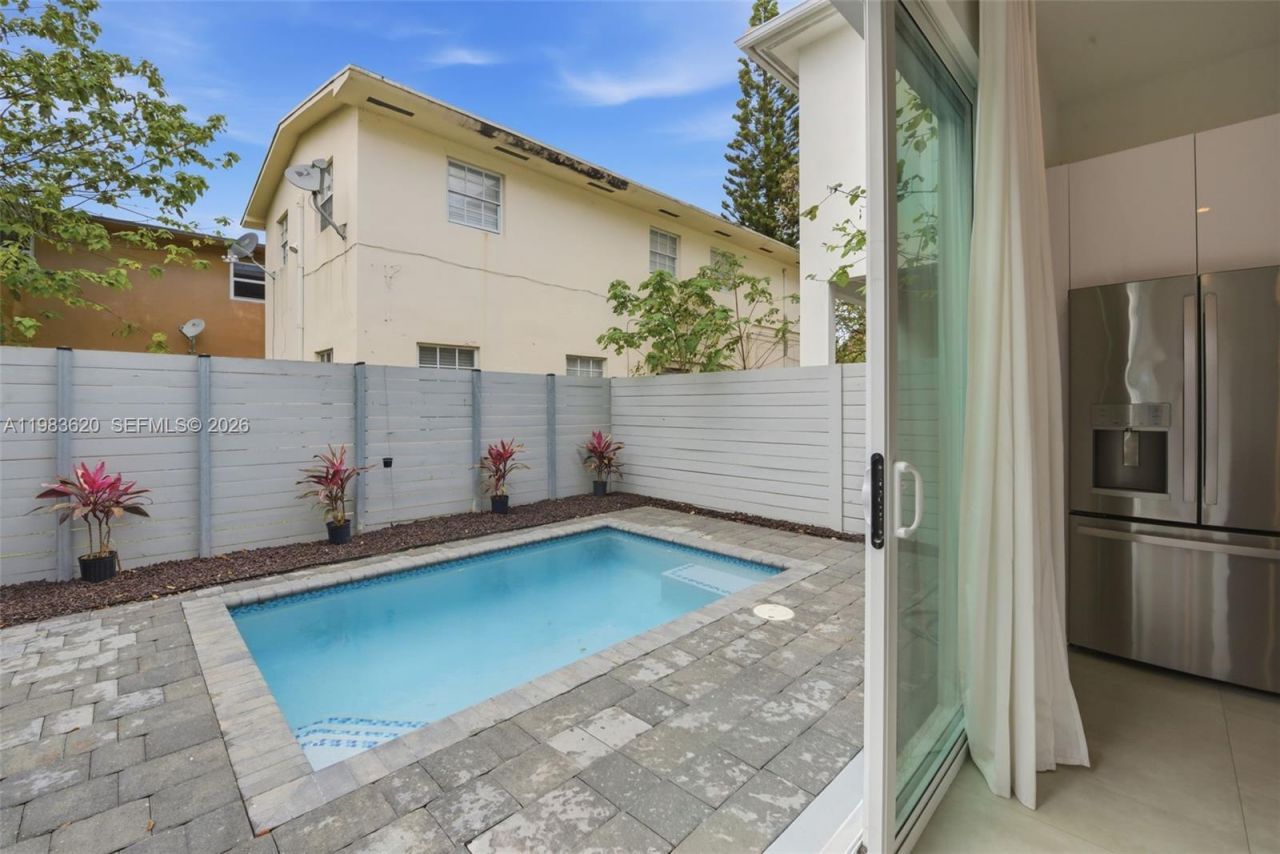 3525 Day Ave, Miami, FL 33133 Photo